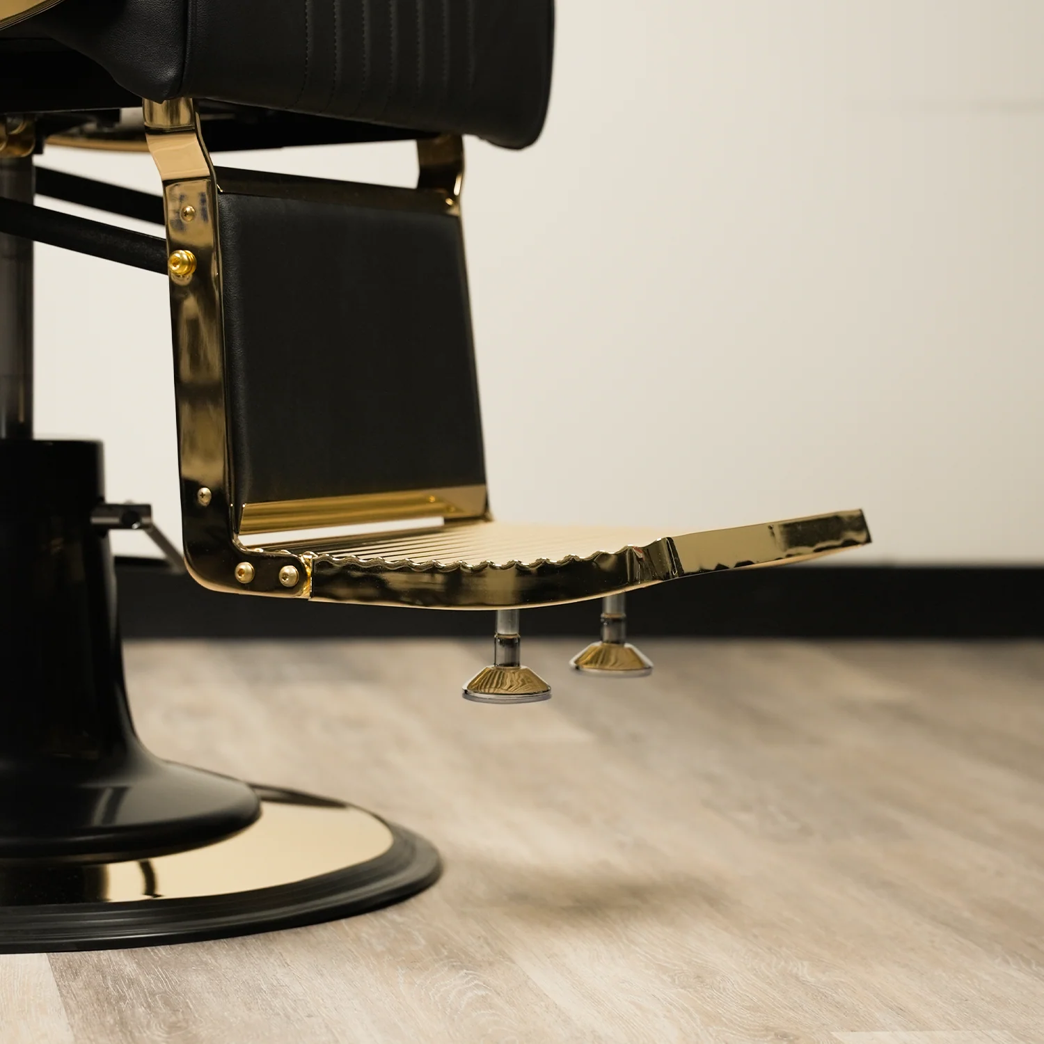 Amiri Barber Chair - Image 12