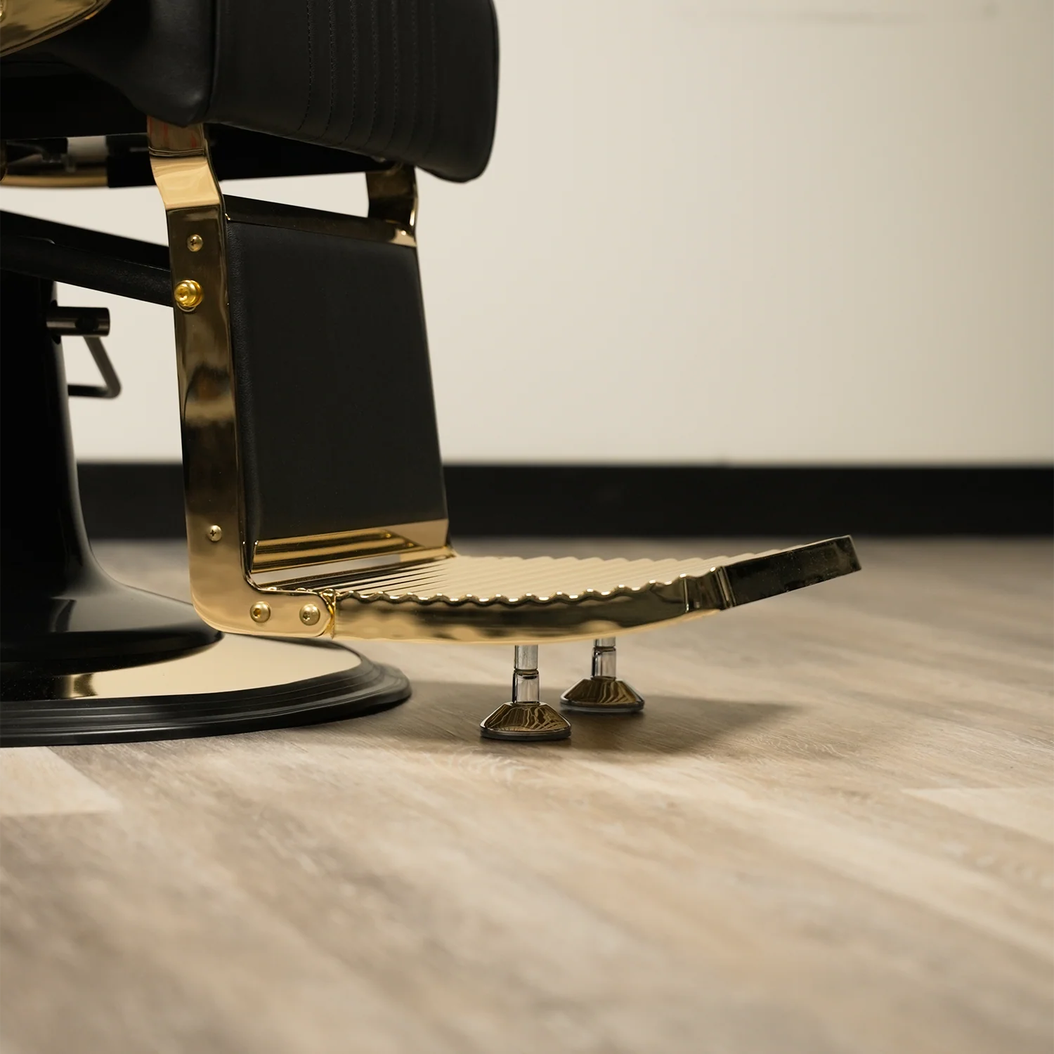 Amiri Barber Chair - Image 13