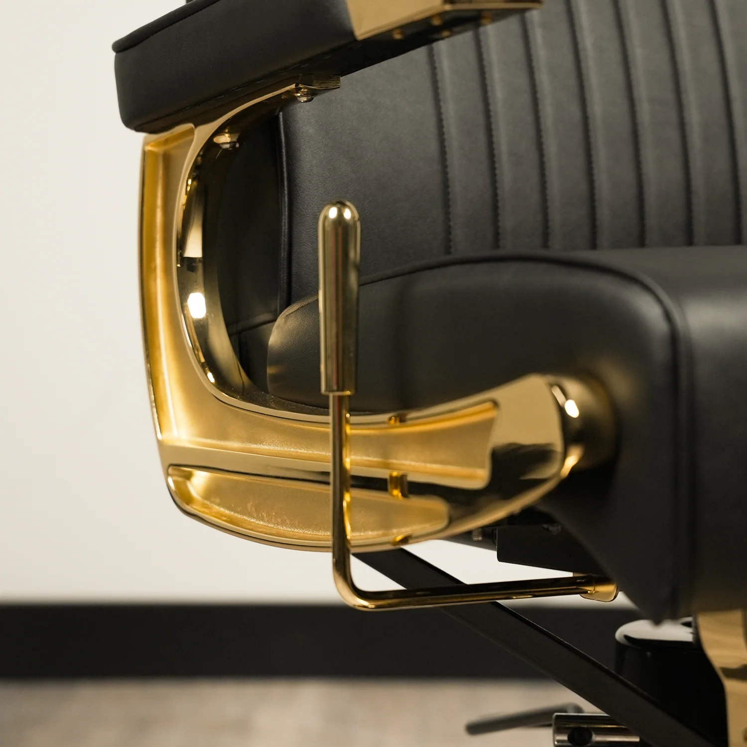 Amiri Barber Chair - Image 16