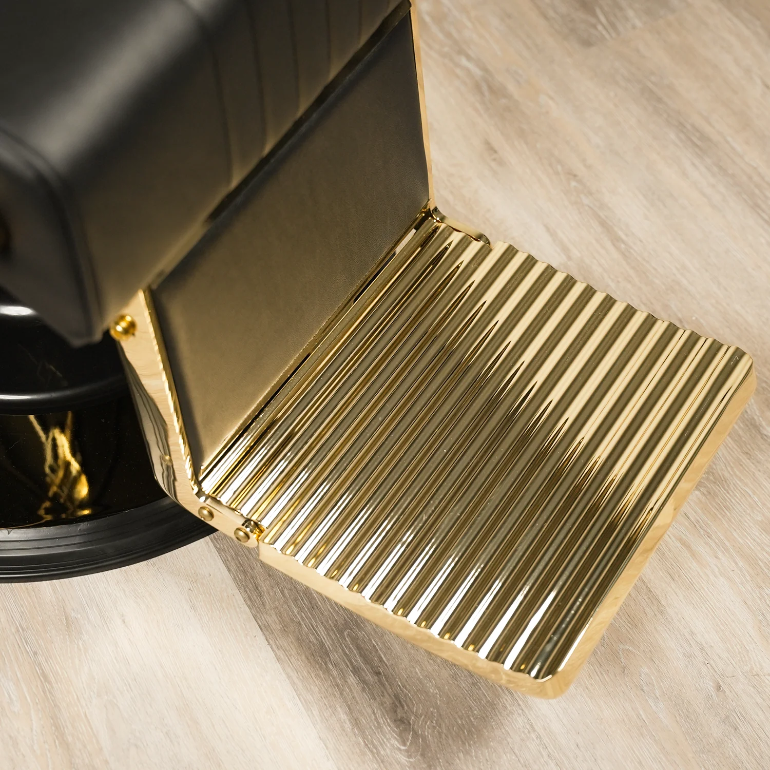 Amiri Barber Chair - Image 19