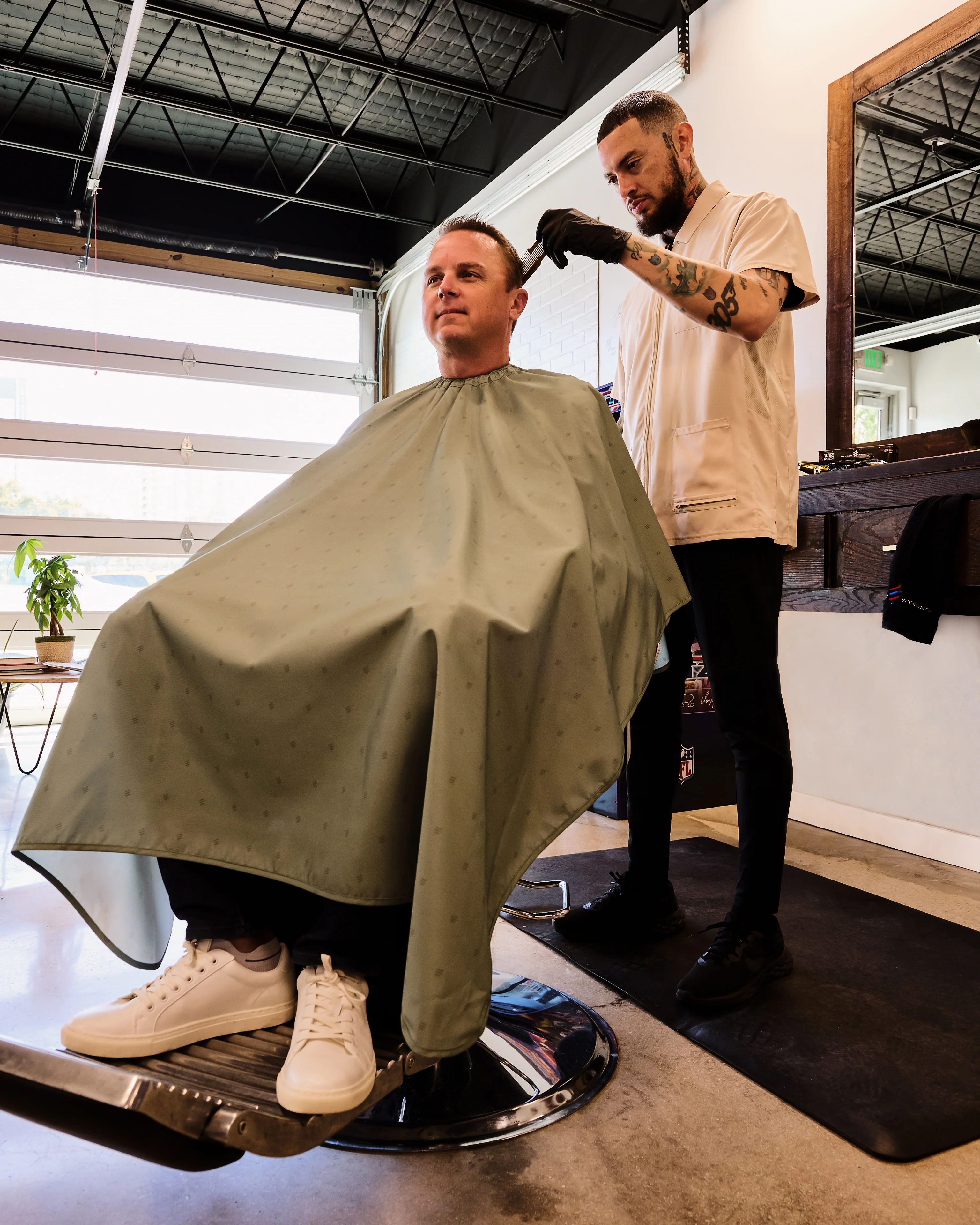 Barber Strong The Barber Shield Cape - Army Green - Image 9