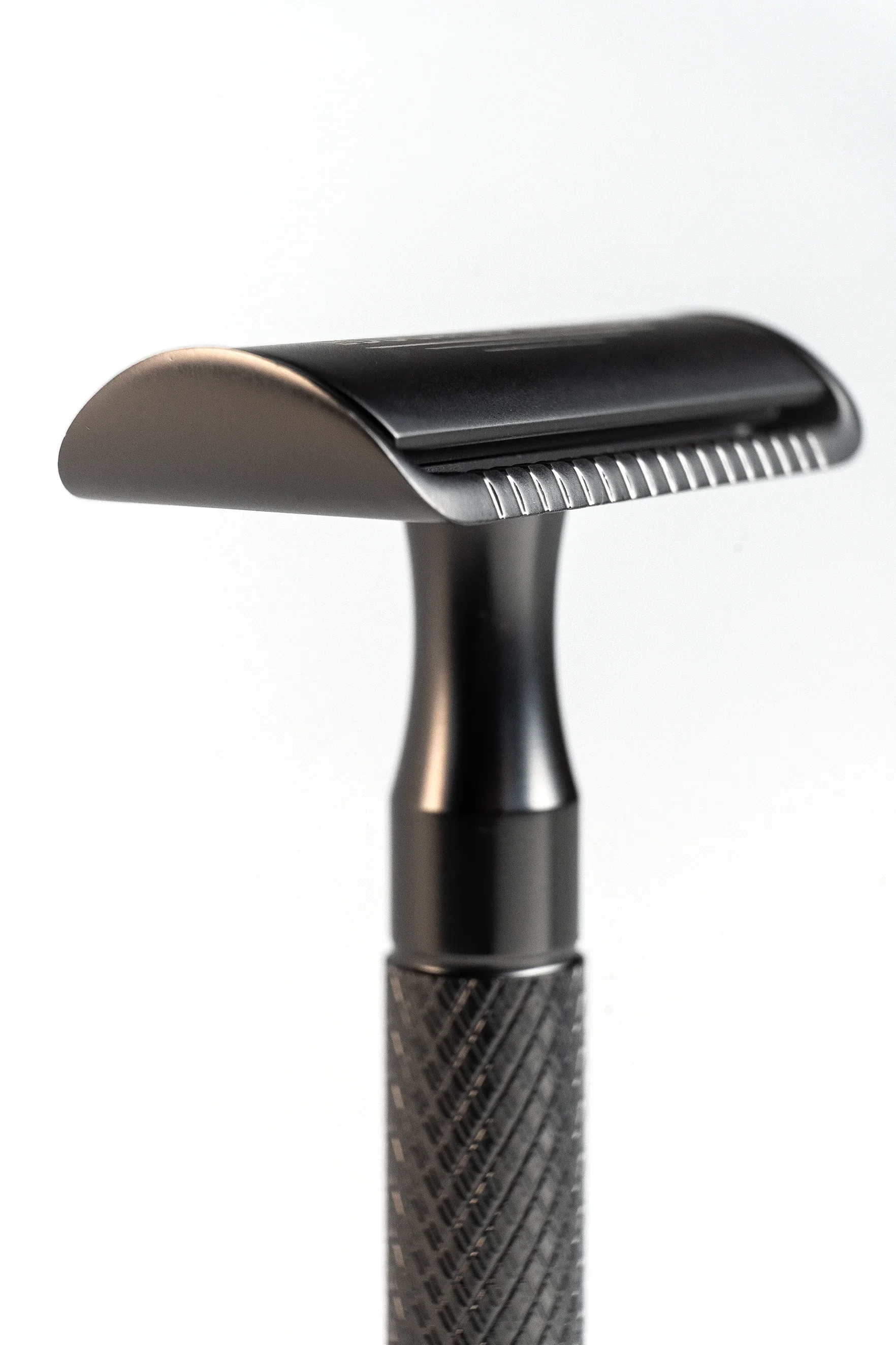Educated Beards Safety Razor with Stand & 10 Blades - Image 4