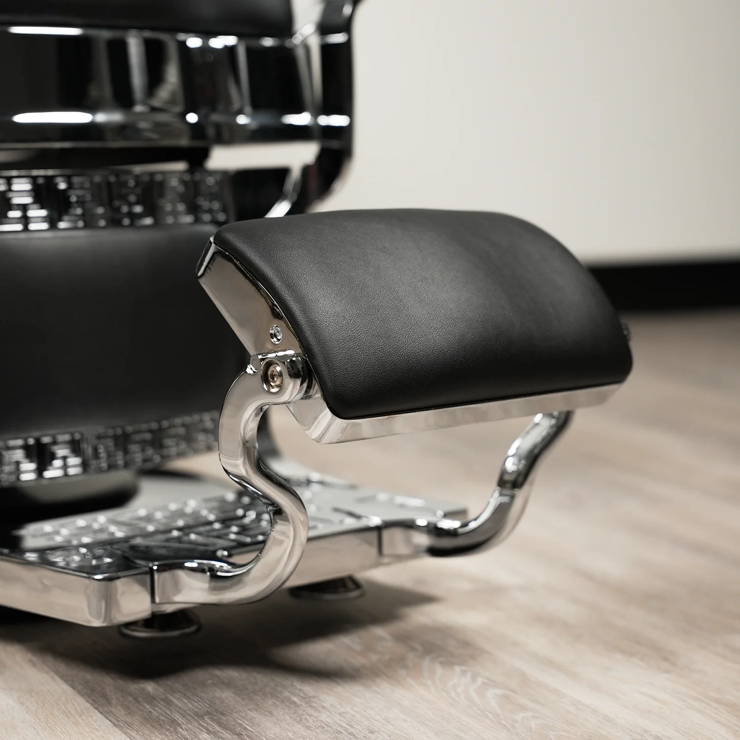 Zafir Barber Chair - Image 16