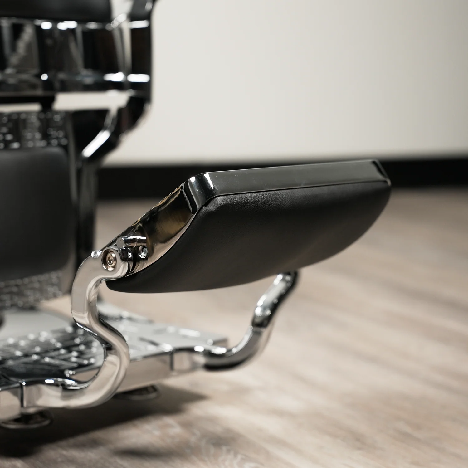 Zafir Barber Chair - Image 17